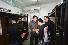 副省长郭生练慰问寒假留校大学生
